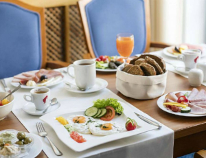 Thuê khách sạn quận 1 có ăn sáng Buffet ở đâu Sài Gòn TPHCM?